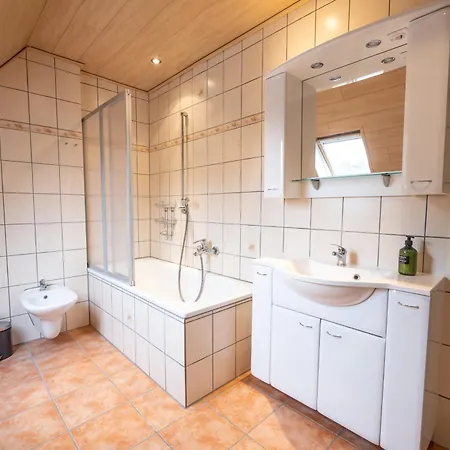 Appartement 6 Haus Mit Wintergarten 2 Baeder Industrienah Sehr Ruhig Gelegen *